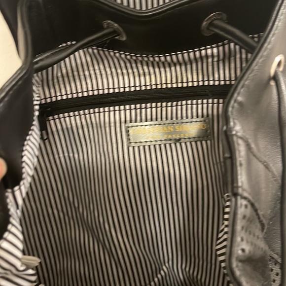 Unknown brand faux leather black striped drawstring bag - Picture 7 of 8